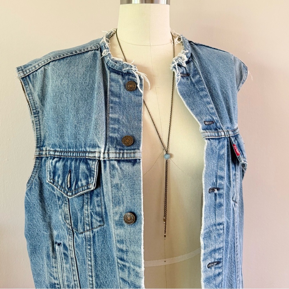 โ90s / Cutoff Leviโs Denim Vest - Picture 3 of 6